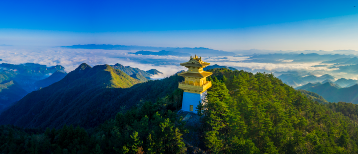 天姥山景区金银台.贾栋摄质量高,环境优的交汇节点城市.