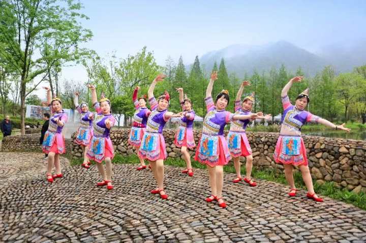 畲族民族歌舞.jpg