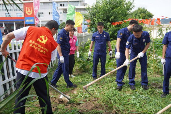 天台縣福溪街道南興社區開展吃憶苦思甜飯傳承紅色基因活動