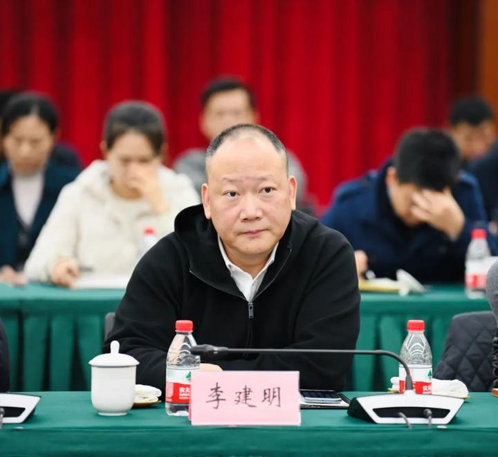 李建明表示,龙湖天街和互联网产业园区的交通治理对杭州市的商业区