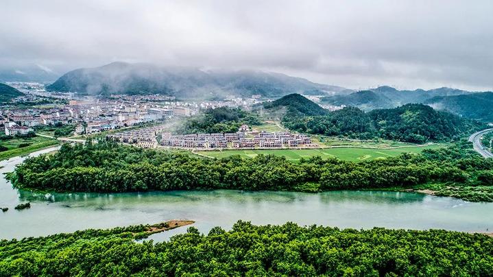 届五中全会精神 颜海荣主持 王斌达李建平章维青牟锡荣出席】12月4日