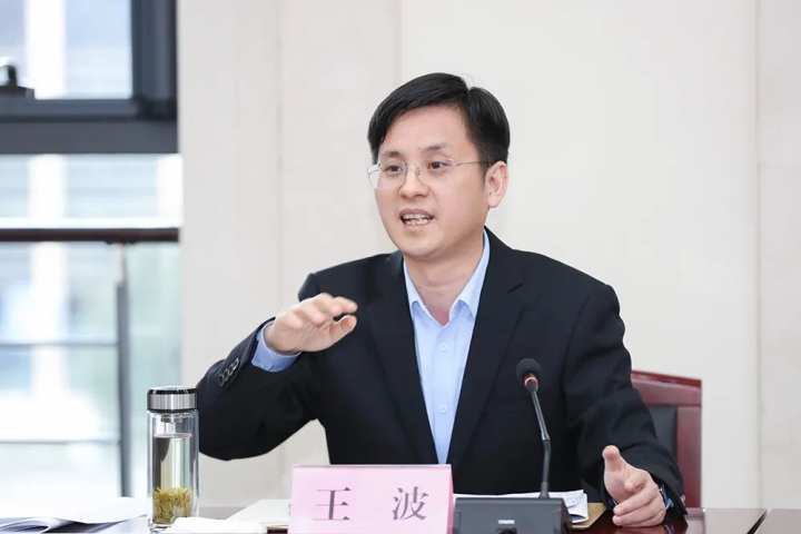 王波等分别主持召开座谈会征求对政府工作报告和十四五规划纲要草案的