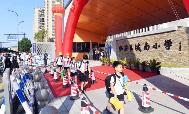 你好新学期临安各校迎来开学第一天