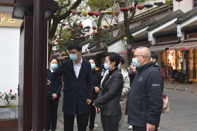 区委常委宣传部长翁嫣带队赴长庆街道检查指导党的十九届六中全会学习